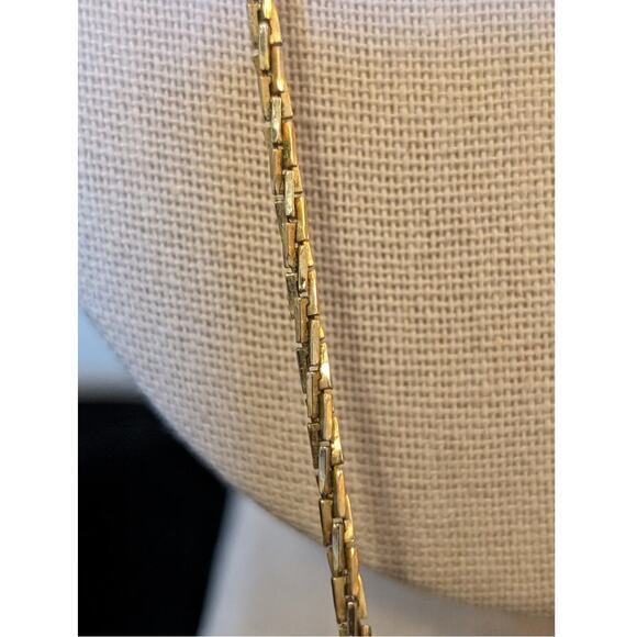 Vintage 1976 Signed Avon Magnifying Glass Pendant Necklace on 30" Monet Chain - Picture 3 of 8